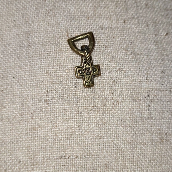 Waxing Poetic charm/pendant cross - Picture 1 of 3